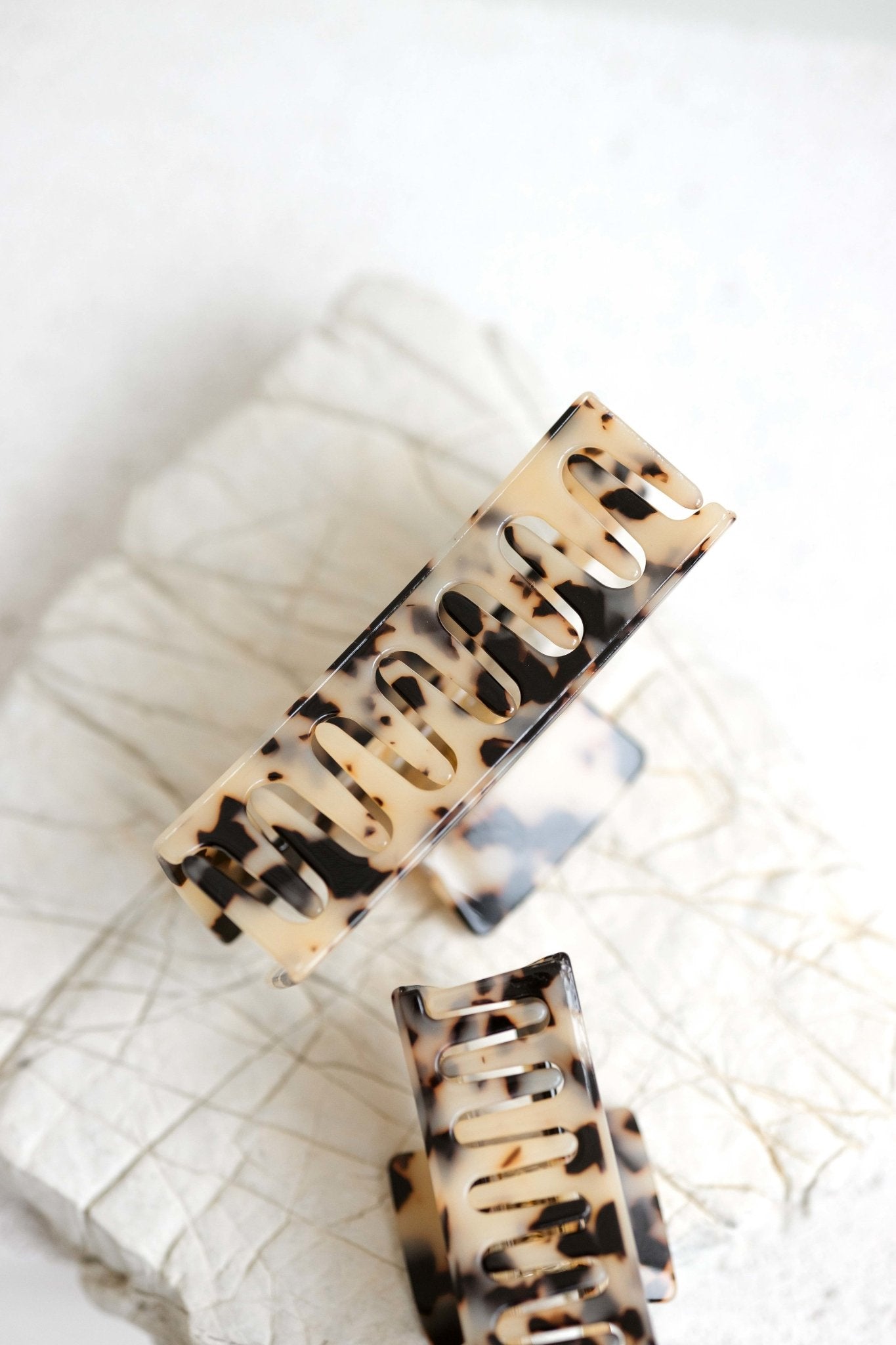 Nora plaukų segtukas - migdolų latė (L dydis) - Amitié