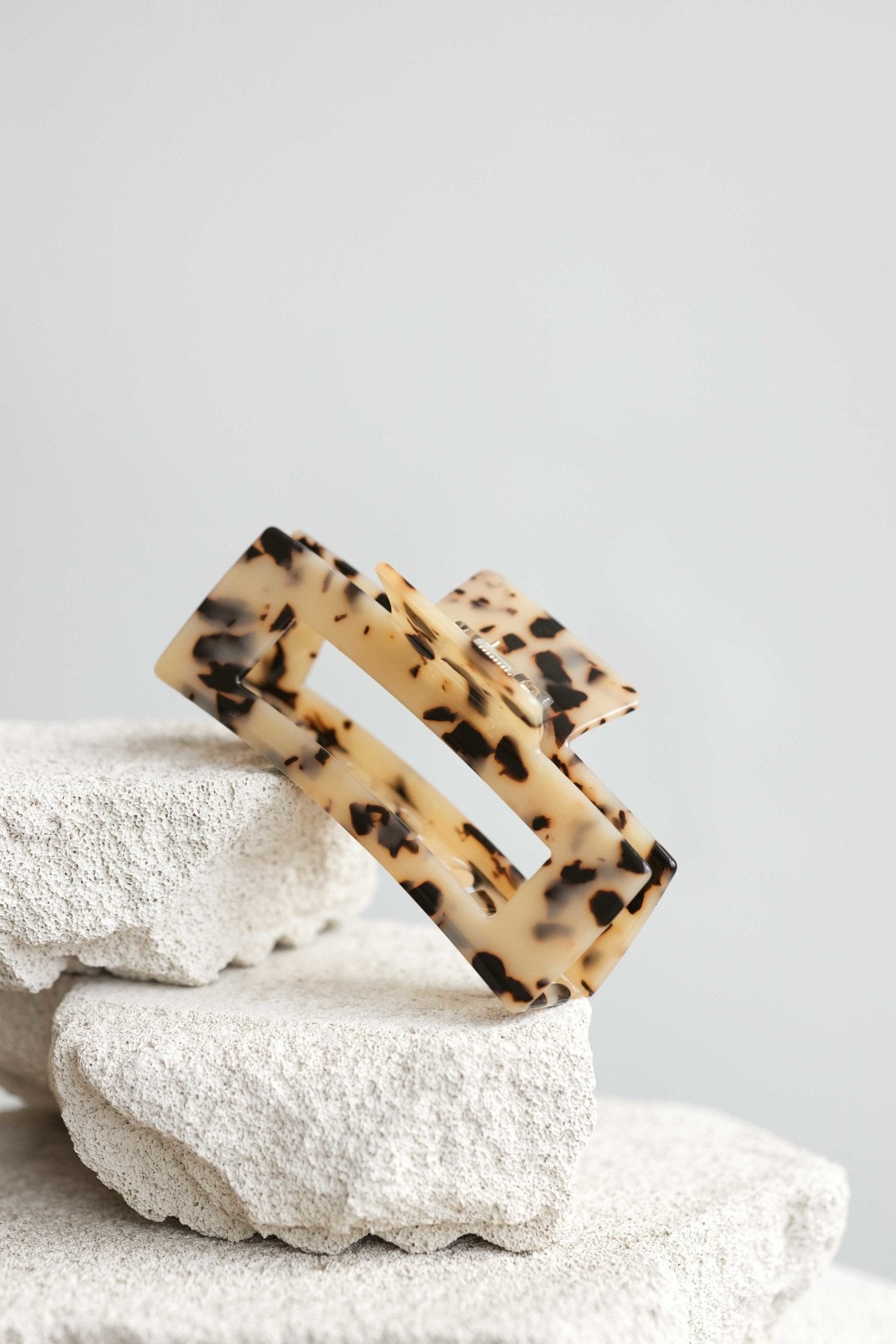 Nora plaukų segtukas - migdolų latė (L dydis) - Amitié