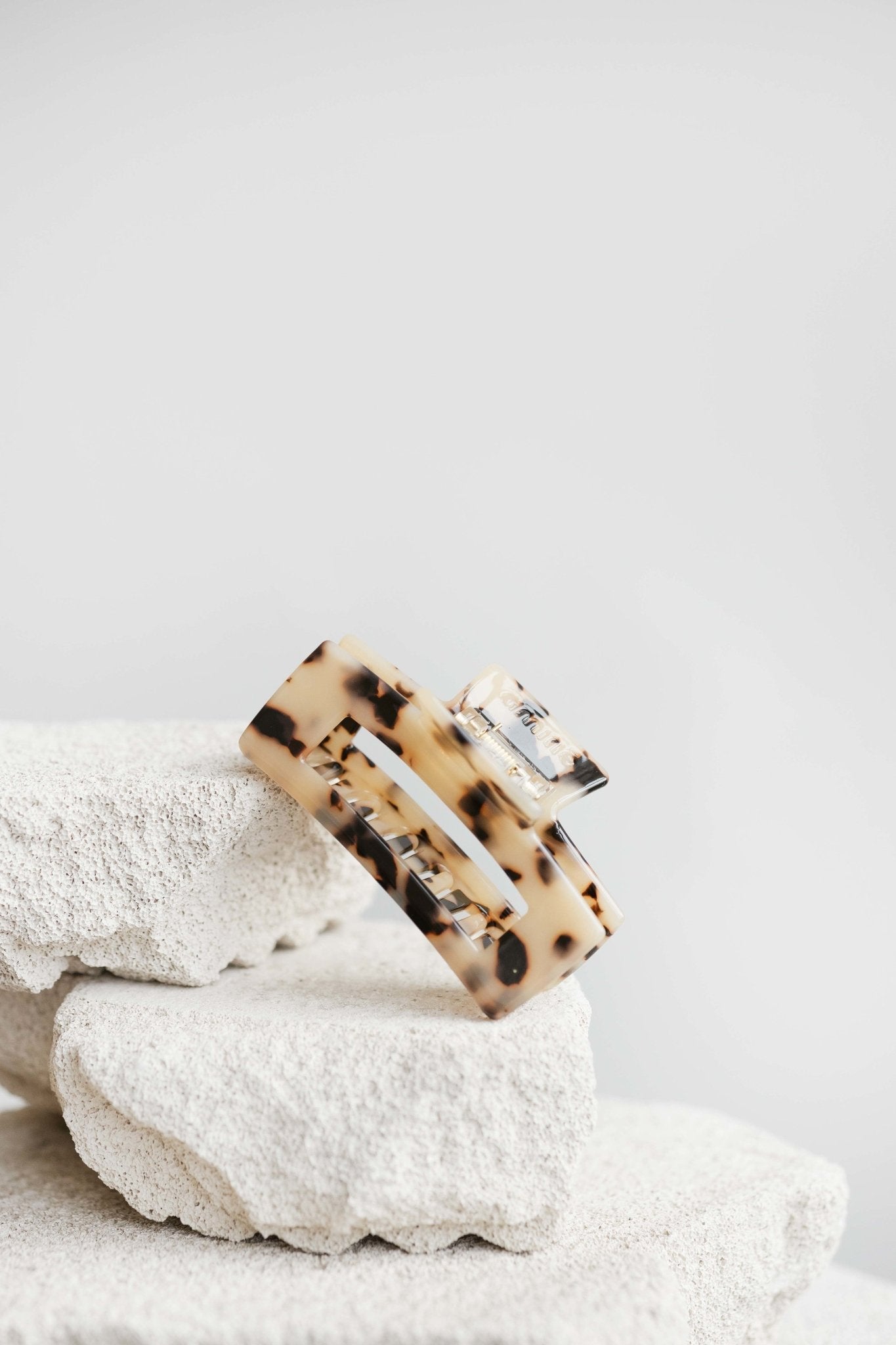 Nora plaukų segtukas - migdolų latė (M dydis) - Amitié